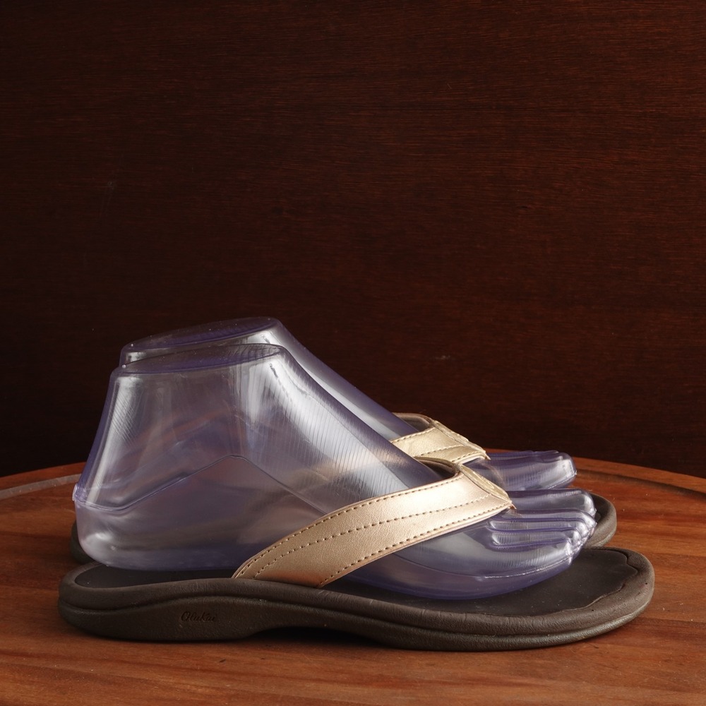 OluKai Gold Tan Leather Strap Sandals Women’s Size 6
